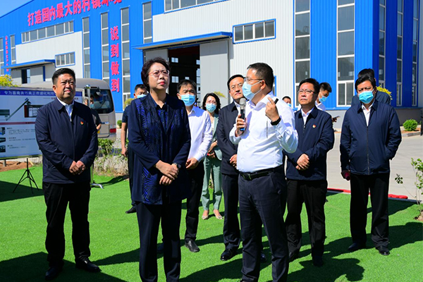 朝陽(yáng)市新任市委書(shū)記張淑萍及調研組領(lǐng)導蒞臨一諾環(huán)保產(chǎn)業(yè)園考察調研工作